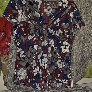 EUC Classic Nicole By Nicole Miller Floral Blouse With Cute Knot And Pleating